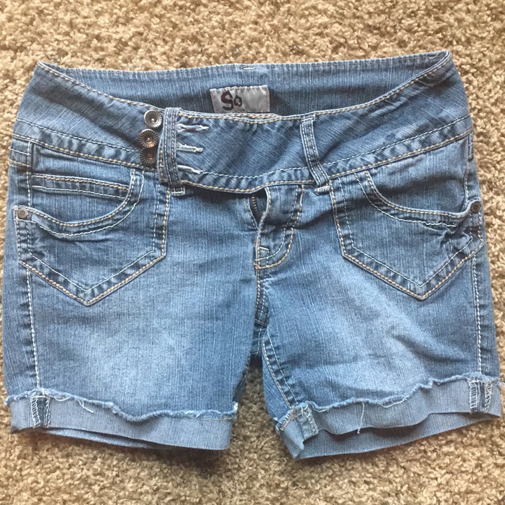 SO jean shorts with side button